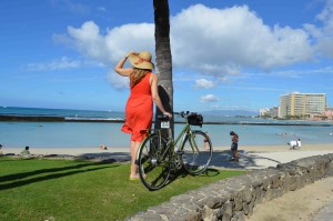 A beautiful day to explore by bike in Waikiki